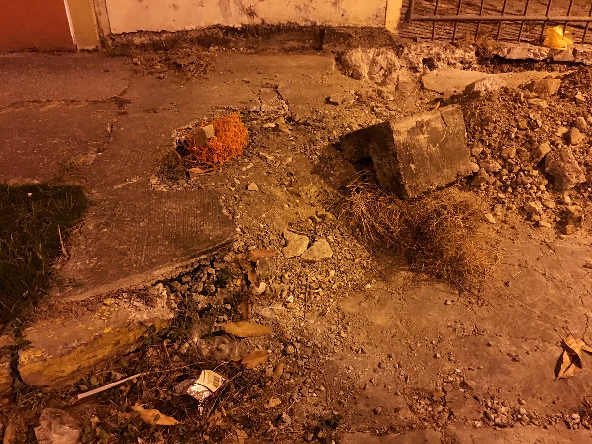 ginac1976's tweet photo. Señores de interagua @interagua hace meses hicieron unos “arreglos” en la urbanización San Felipe fuera de la manzana 126, por favor arreglen su desastre https://t.co/eBdlVmreqa