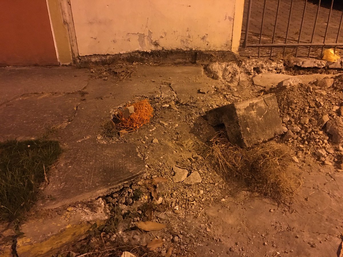ginac1976's tweet photo. Señores de interagua @interagua hace meses hicieron unos “arreglos” en la urbanización San Felipe fuera de la manzana 126, por favor arreglen su desastre https://t.co/eBdlVmreqa