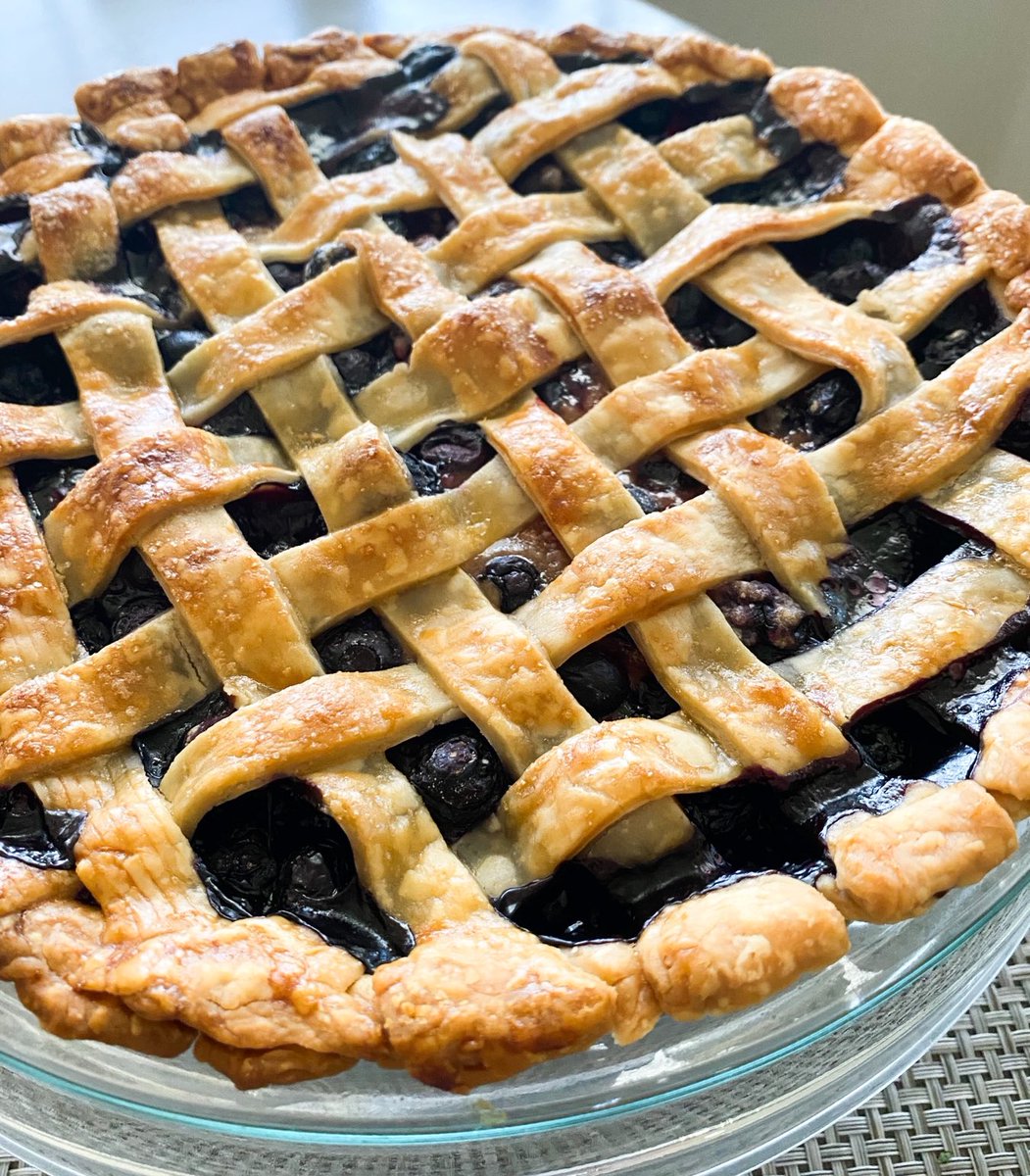July is national Blueberry month! Time to celebrate 🎊 ... so we’re making this Easy #BlueberryPie 🥧 🎉. (Click the blueberry pie picture in the link for full recipe!) #nationalblueberryday linkin.bio/simplydellicio…