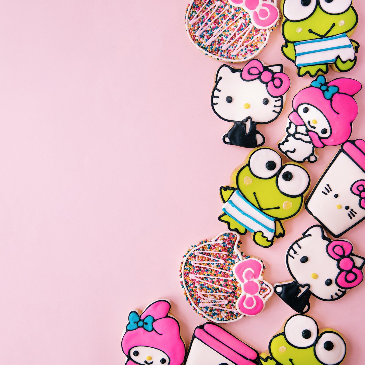 hellokitty's tweet photo. Celebrating #NationalSugarCookieDay with supercute treats from the @HelloKittyCafe 💕#HelloKittyCafe https://t.co/iFom0cqbKj