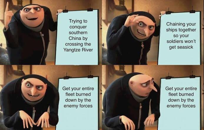 Cao Cao percaya sama Huang Gai. Terus, Cao Cao nungguin Huang Gai masuk ke kapal dia, nah kapal perang Wu ngikutin dari belakang. Kapal Wu ini isinya kayu sama minyak ikan. Pas udah deket sama kapalnya Cao Cao, dibakar deh.Terus Cao Cao kaget (gatau latah ap ngga).
