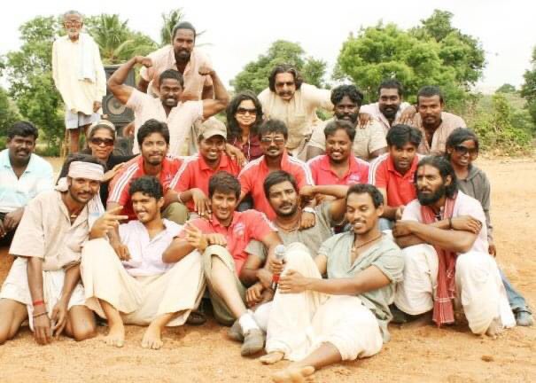actorsathish's tweet photo. #10YearsOfMadrasaPattinam lovely days with @arya_offl darling @gvprakash @iamAmyJackson and team. Thank u Dir #ALVijay sir and Miss u #Krishna bro https://t.co/0utE8nTaat