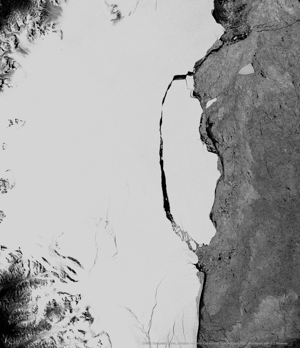 CopernicusEU's tweet photo. #TBT In July 2017, #A68, the world's biggest iceberg, calved from the Larsen Ice Shelf in #Antarctica❄️. It has now drifted to the southern ocean &amp; become slightly smaller.

#Sentinel1 allows us to keep track of it &amp; show its evolution over the years from 2017 until now! #EUSpace https://t.co/Ahzg8SlDAv