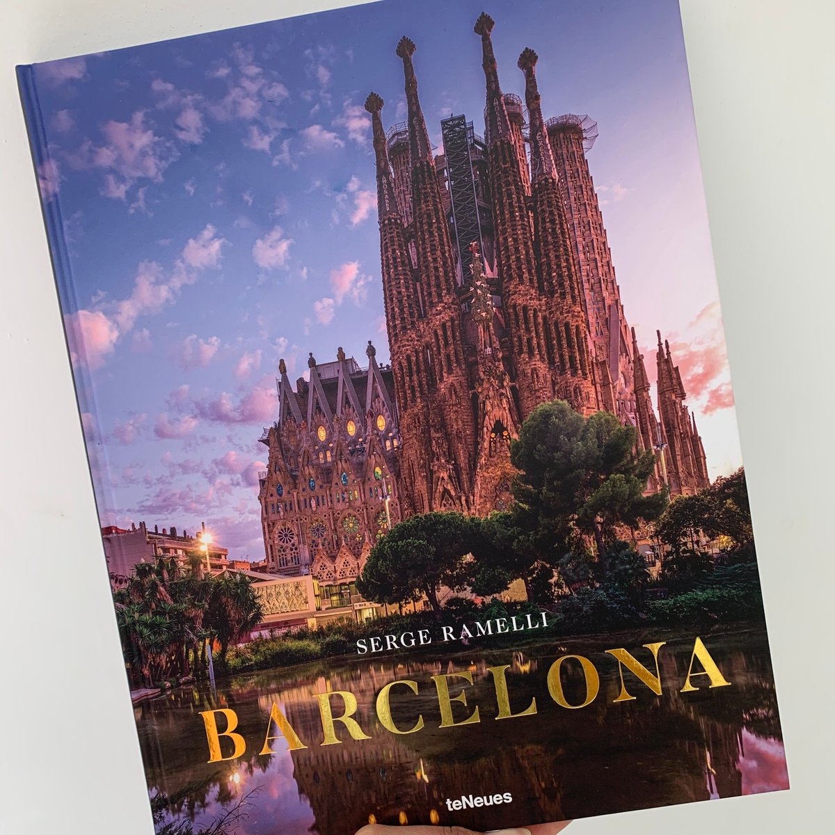 BOOKSetc_online's tweet image. GIVEAWAY

RT for a chance to win! 

This volume is a beautiful, evocative tribute to one of Europe's most popular cities.

Buy here: bit.ly/2Dnk9NW
Courtesy of teNeues