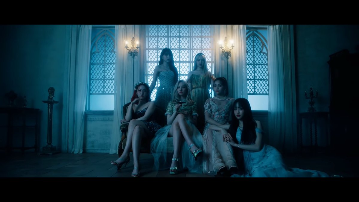 allkpop's tweet photo. GFriend beam with sultry vibes in their new "Apple" music video teaser https://t.co/zIFxa47Oda https://t.co/C63gn1SdcF