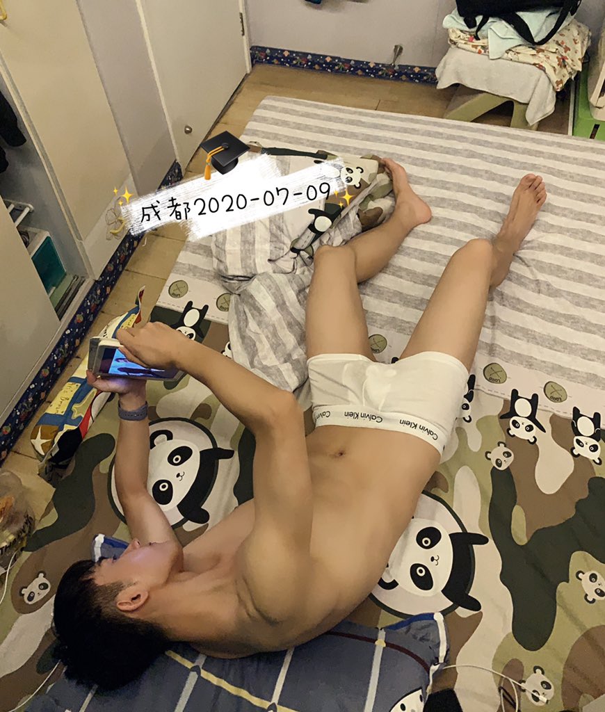 ruikededidi's tweet photo. 睡觉了吗？ https://t.co/S8cOQT09OH