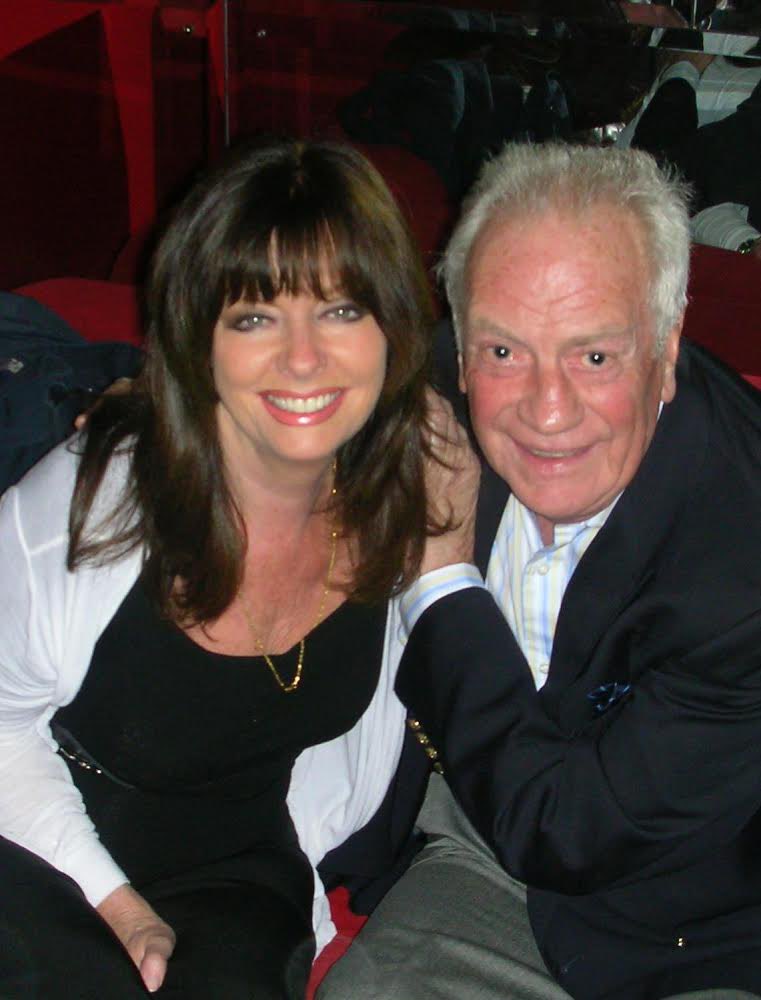 vickimichelle's tweet photo. Remembering #BarryHoward birthday today. Lovely man, joy to work with. Fond memories #OutOfOrder #Aladdin @SwanseaGrand nicknamed him citrus lips for his wonderful expressions. Always remembered as Barry in #HiDeHi @BBCOne https://t.co/7dMNBgqHY2