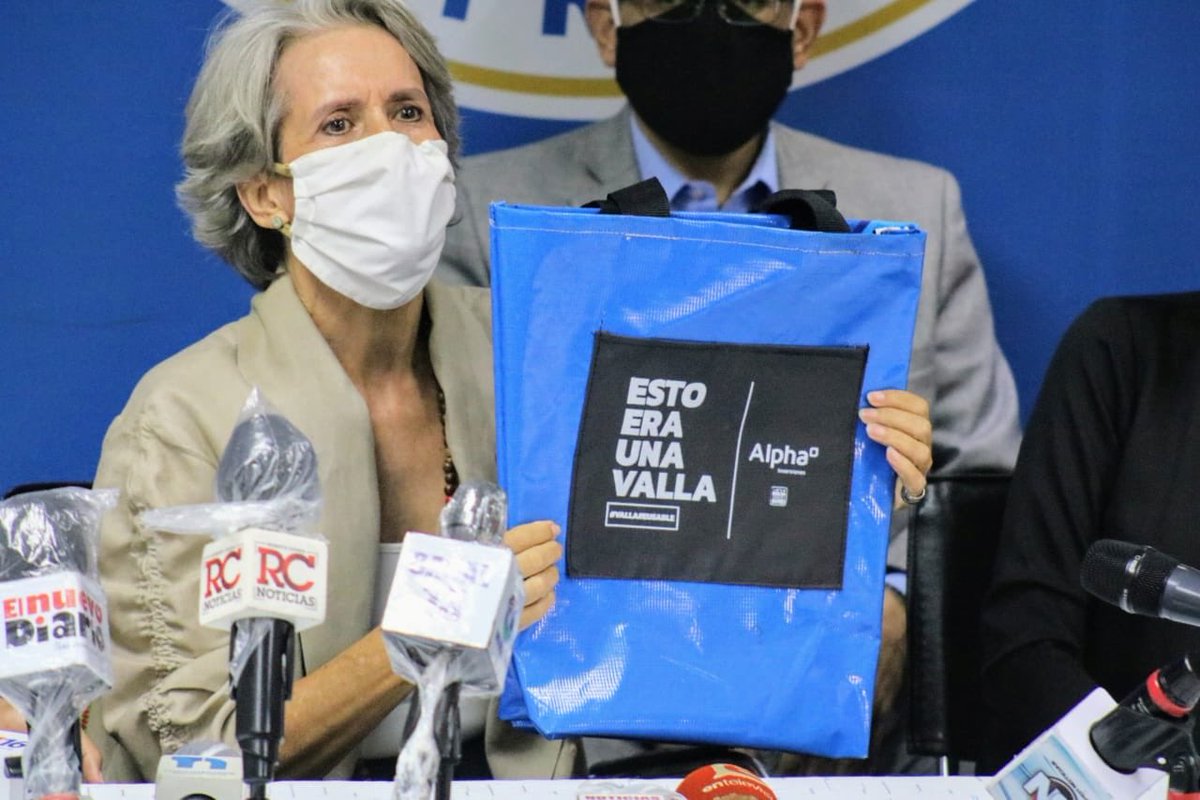 JosePaliza's tweet photo. Hoy firmamos un importante acuerdo inter institucional con la iniciativa Valla Reusable para reciclar todas las vallas del PRM a nivel nacional, dándoles un oportuno segundo uso. https://t.co/8IlVD841fZ
