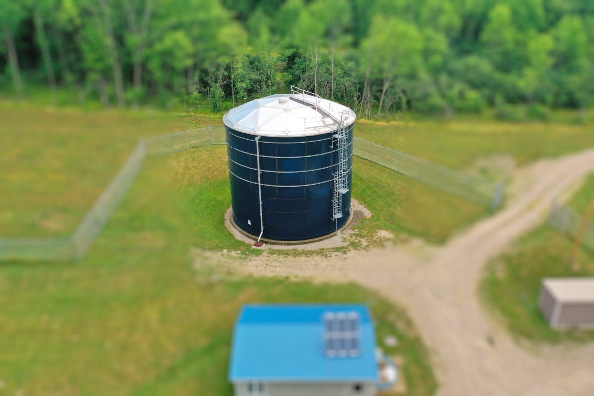 StatewideAqua's tweet photo. Enjoy this #dronephoto of a 5 year old #Aquastore in #Angelica #NY. The #glassfusedtosteel coating is permanent and ages like a fine wine! #engineering #construction #MadeInAmerica https://t.co/qILk3NItNd