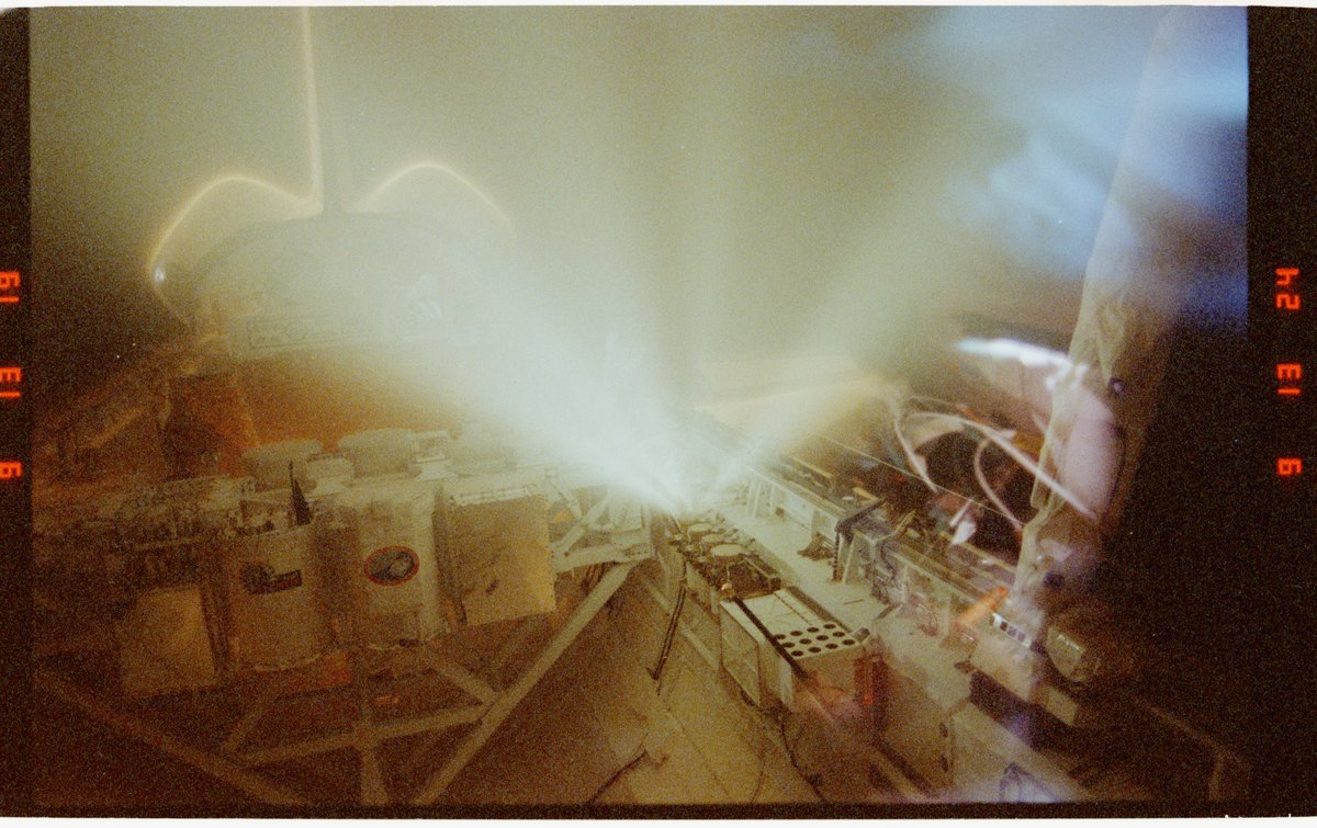 SpaceAboveUs's tweet photo. STS-39 is here with a complicated orbital ballet, some canisters full of gas, and a busted treadmill. I hope you like milkshakes! #STS39 1/7 https://t.co/typyfXdhq8