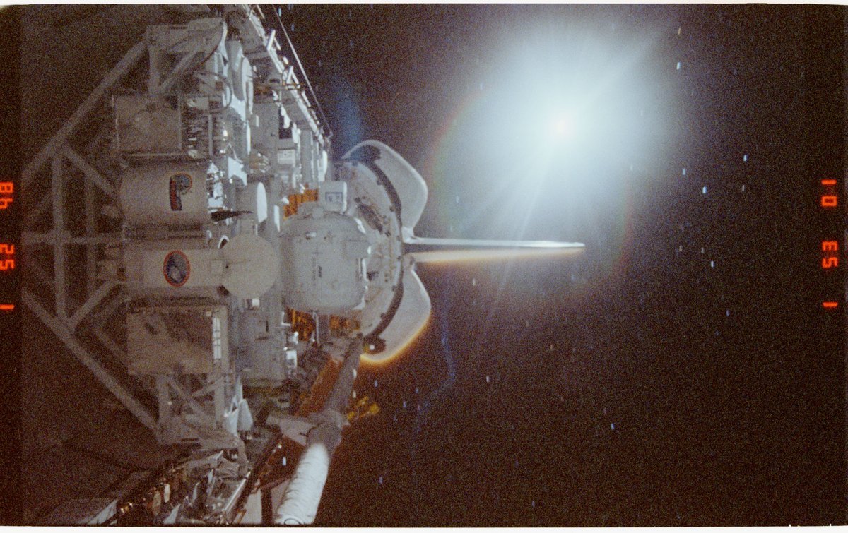 SpaceAboveUs's tweet photo. STS-39 is here with a complicated orbital ballet, some canisters full of gas, and a busted treadmill. I hope you like milkshakes! #STS39 1/7 https://t.co/typyfXdhq8