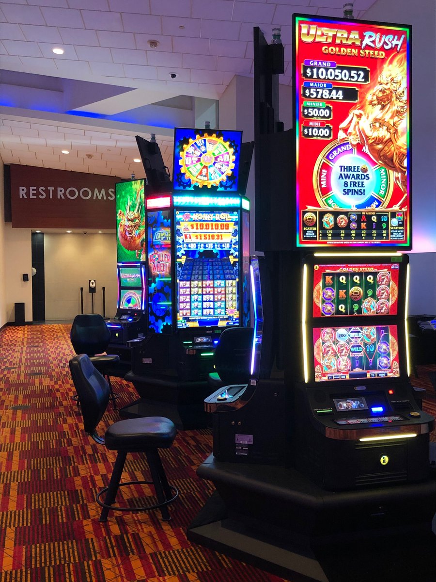 IncredibleGames's tweet photo. Did somebody order the social distancing setup?? We love this new layout at @TCCasino that showcases our Infinity Skybox and Infinity Summit cabinets in smaller pods which provides more space between players! #itsgames https://t.co/dqedDd0OHG