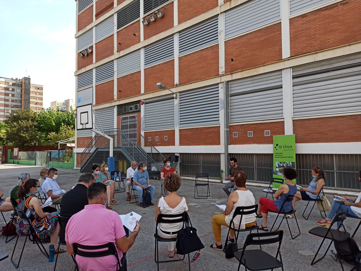 ignasiescudero's tweet photo. La @fundaciolavinya presenta la memòria en situació atípica. L'any passat van atendre l'11% de la població dels barris #Bellvitge #Gornal. "Molta gent viu en crisi permanent" denuncien. #LHospitalet https://t.co/lTWrJWuzSg