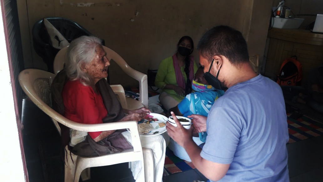 Healthyageing_'s tweet image. To make an elderly person happy is the noblest act a young person can ever do!!!!

#SCHOOL #healthyageing #puneproject #COVID19 #lockdown