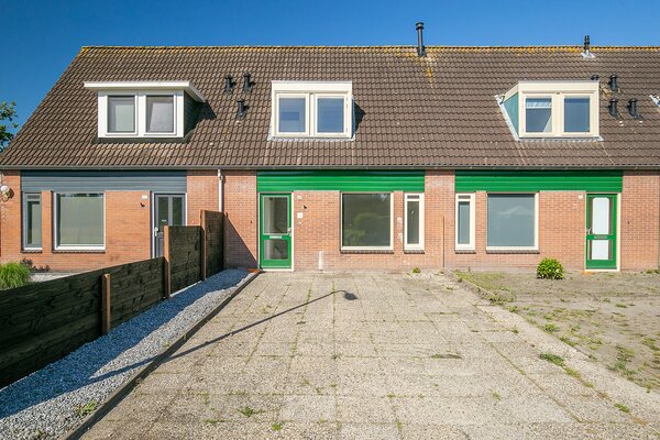 lamberinkfrl's tweet photo. Een mooie kans voor de #starters! Deze nette #tussenwoning in #Broeksterwâld heeft een lichte woonkamer, drie slaapkamers, aangebouwde berging én tuin op het zuidwesten. Zie jij jezelf hier wel wonen? Plan jouw bezichtiging! >  https://t.co/Z7GKuZ1q7q https://t.co/SeSHiNYOJE