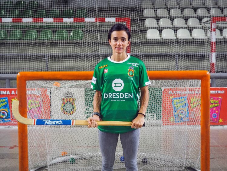 cerdanyolach's tweet photo. Adriana Gutiérrez (@adrigv8) torna al Cerdanyola CH per incorporar-se a l’equip d’Ok Liga. La jugadora argentina arriba procedent de l’Sporting de Portugal, on ha jugat l’última temporada. Molta sort Adriana en aquesta segona etapa a Cerdanyola!!! https://t.co/PKePDLpDJc https://t.co/jzo2hrUaKD