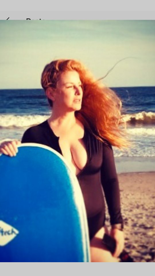 donutsdebsdibs's tweet photo. #ThrowbackThursday @DianeNeal looking #hot π₯ #surferbabe πββοΈ https://t.co/yzUhKOZGT9