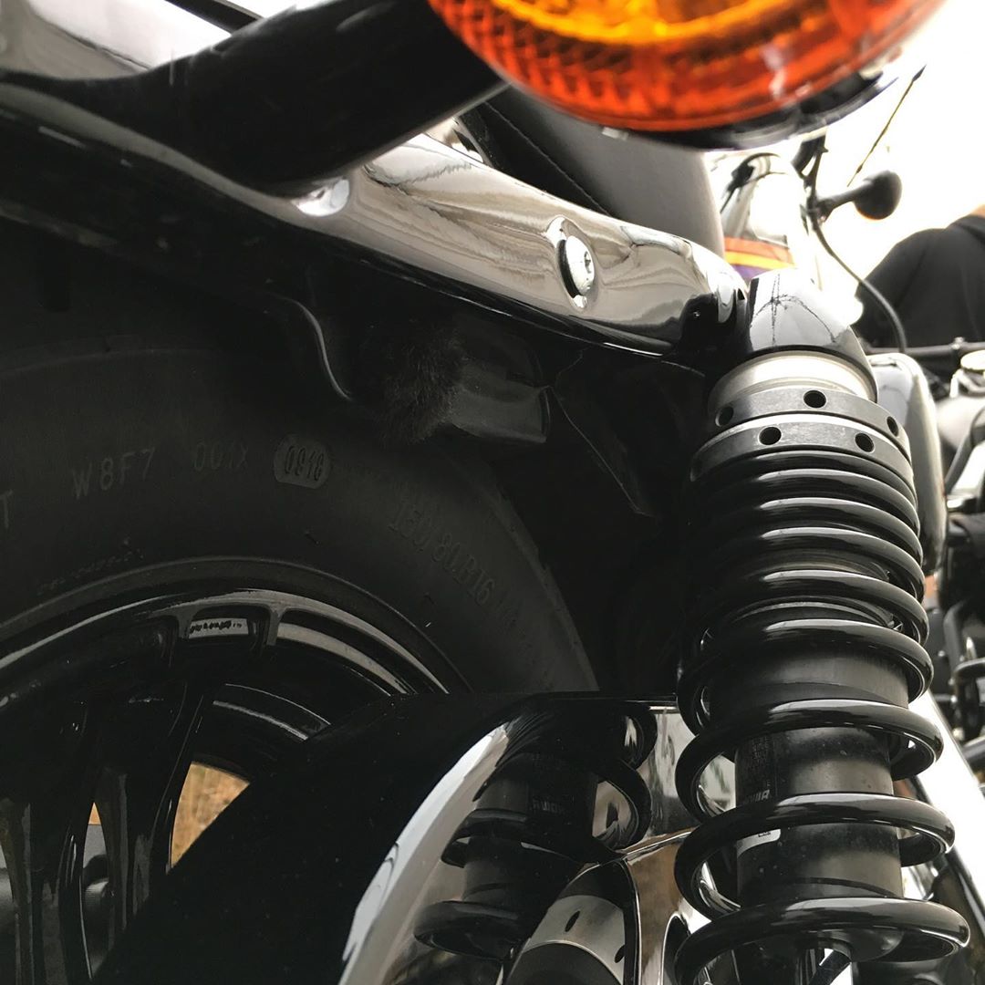 Bubblebee_Ind's tweet photo. With the bikers riding at such speeds, the noise generated from wind resistance was an inevitable obstacle... not a problem for #TheWindbubbles! 💪
Pavel mounted a @DPAmicrophones #DPA6060 complete with #TheWindbubble at the rear of each bike.
2/4 #SoundDesign #LocationSound https://t.co/fMAdnxSFBp