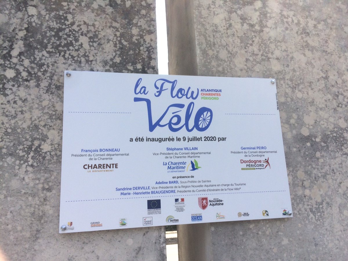 NvelleAquitaine's tweet photo. [#FlowVelo] #Salignac: inauguration de 282km d’itinérance cyclable reliant l’Ile d’Aix en #CharenteMaritime à #ThiviersNontron en #Dordogne par la #Charente
 
➡️Un itinéraire qui s'inscrit dans le Schéma des #Véloroutes 2020-30 de #NouvelleAquitaine🚴‍♀️

🔗https://t.co/AH84BL91dg https://t.co/1Sn1qzqOKE