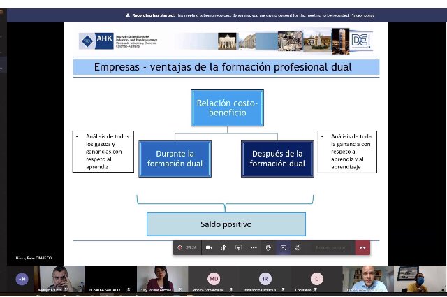 etorrealba24's tweet photo. Capacitándonos con el equipo de tutores de @CerrejonCol responsables de implementar #Fdual #Formaciondual en la empresa #Cerrejon entrenamiento impartido por medio de @ahkcolombia y el @BIBB_de https://t.co/0hqTEMxwOK