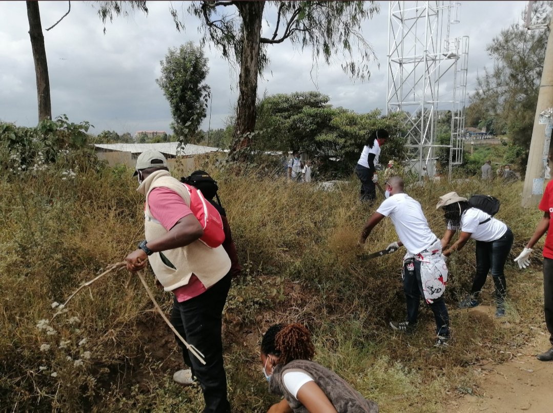 vgichamba's tweet photo. Today partook in a cleanup of Nairobi National Park, the number of banned plastics very few though branded plastics and bottles still a nuisance.
We truly need to STOP #Littering
#TOSK NNP Cleanup 
#TOSK Sustainability 
#Plastic free parks 
#I am conservation generation https://t.co/xPC3r2KH2t