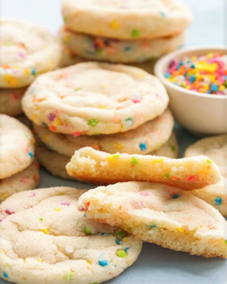 Happy #NationalSugarCookieDay! Go on and celebrate by making your own - Check out this simple recipe ow.ly/rIvL50Au5bh ✨

#SugarCookies #SugarCookieRecipe #EasySugarCookieRecipe #FunfettiSugarCookies #EasyCookieRecipe #SalonduChocolat #SalonduChocolatNY #sdcny #baking