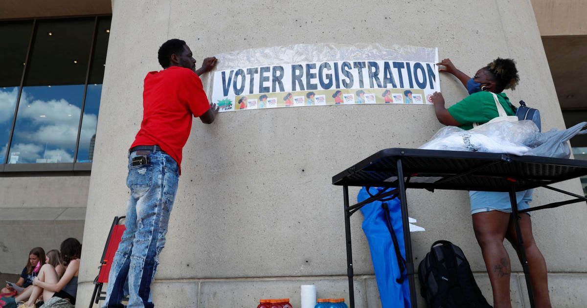 LWV's tweet photo. The COVID-19 pandemic has caused a shift in voter registration due to the limits on in-person gatherings, but we are still committed to registering as many voters as possible! Read more from @MelissaQuinn97: https://t.co/4FVNJLBuM1 https://t.co/IQ8qKDjiO5