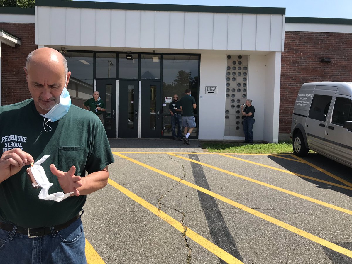 PembrokeFieldOp's tweet photo. What better way to spend a HOT Friday (I mean Thursday!) than with some ice cream! #FacilitiesFriday #IMeanThursday #ExtraBreak https://t.co/PZozZzaKLO
