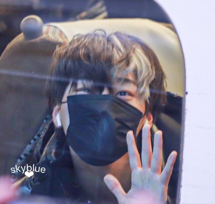 a thread of san but he grows up as you keep scrolling ♡︎