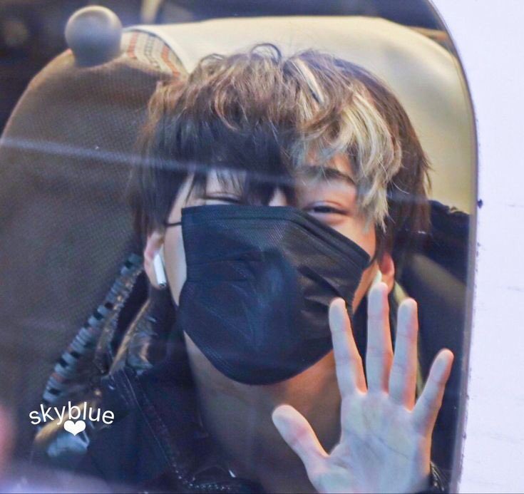 a thread of san but he grows up as you keep scrolling ♡︎