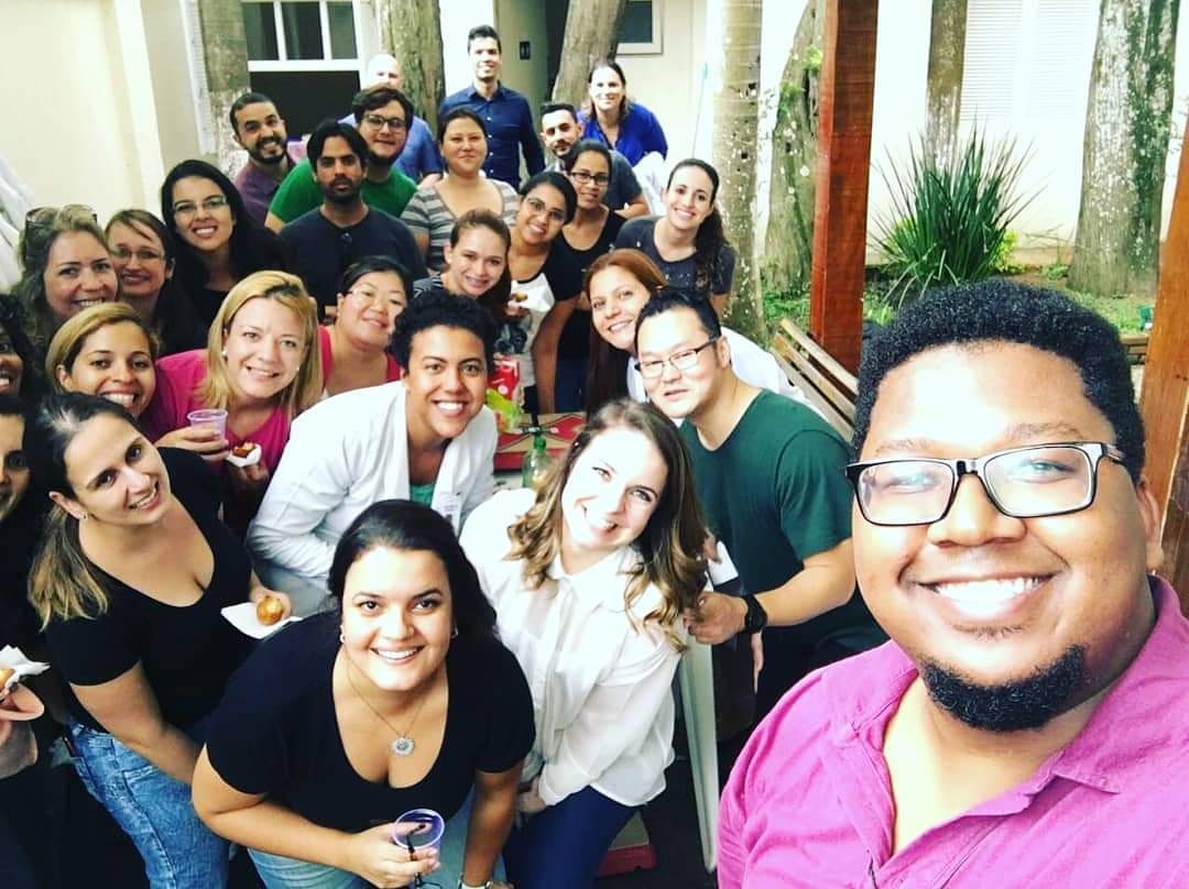 dramarimoreira's tweet photo. Saudade de uma aglomeração! 
Equipe @preventsenior 

Tempo bom que estive nesta empresa! Saudades meus amigos! 

#preventsenior #dramarianamoreira #fisioterapia #fisioterapeuta #fiqueemcasa https://t.co/L1HPIloH8l