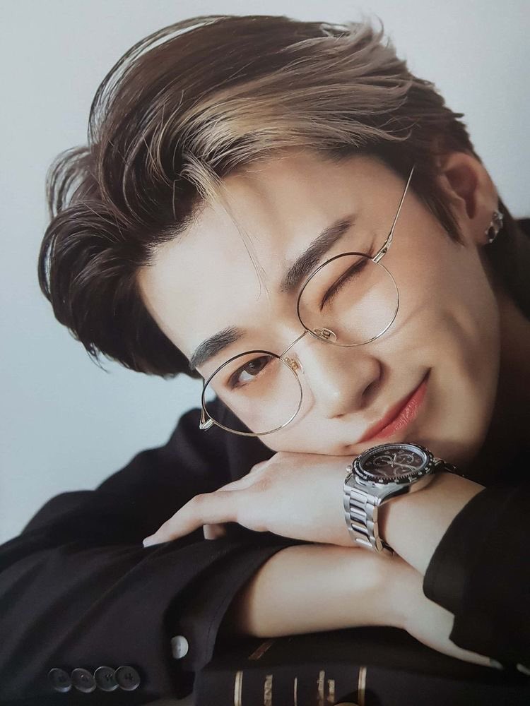 a thread of san but he grows up as you keep scrolling ♡︎