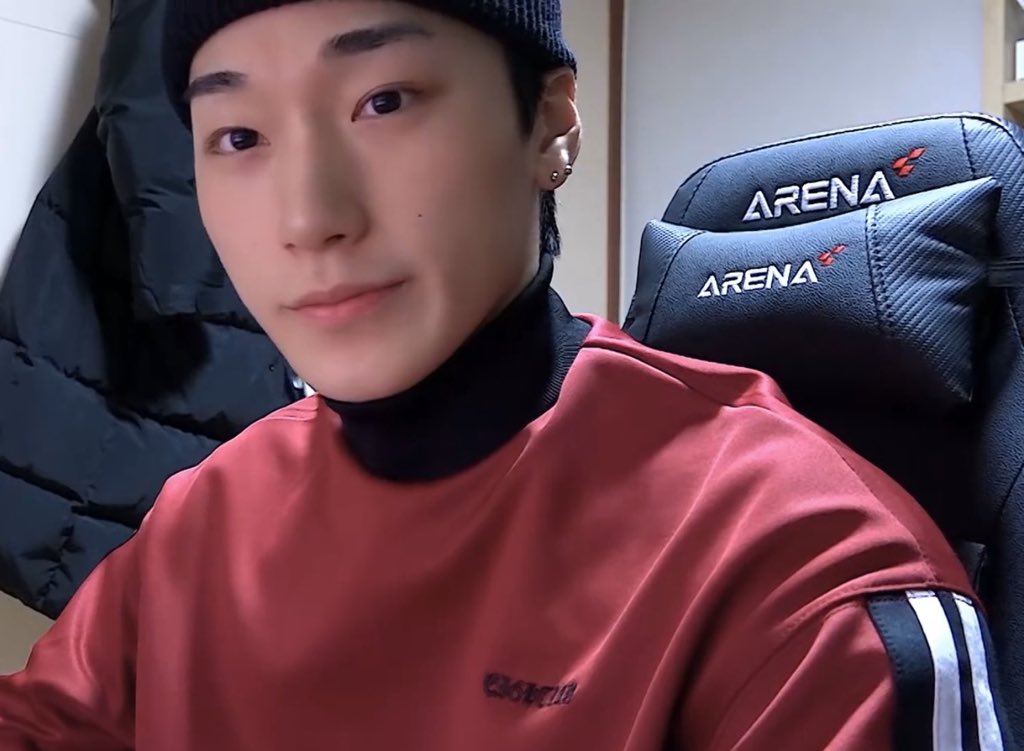 a thread of san but he grows up as you keep scrolling ♡︎