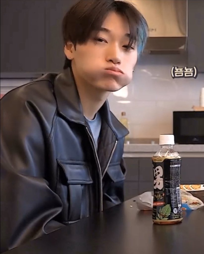 a thread of san but he grows up as you keep scrolling ♡︎