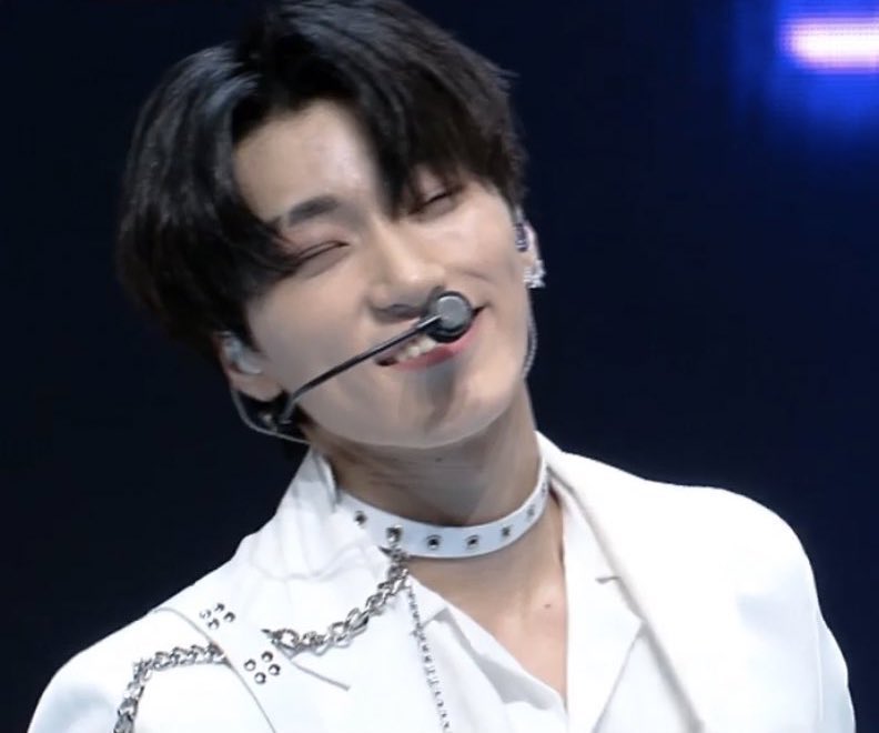 a thread of san but he grows up as you keep scrolling ♡︎