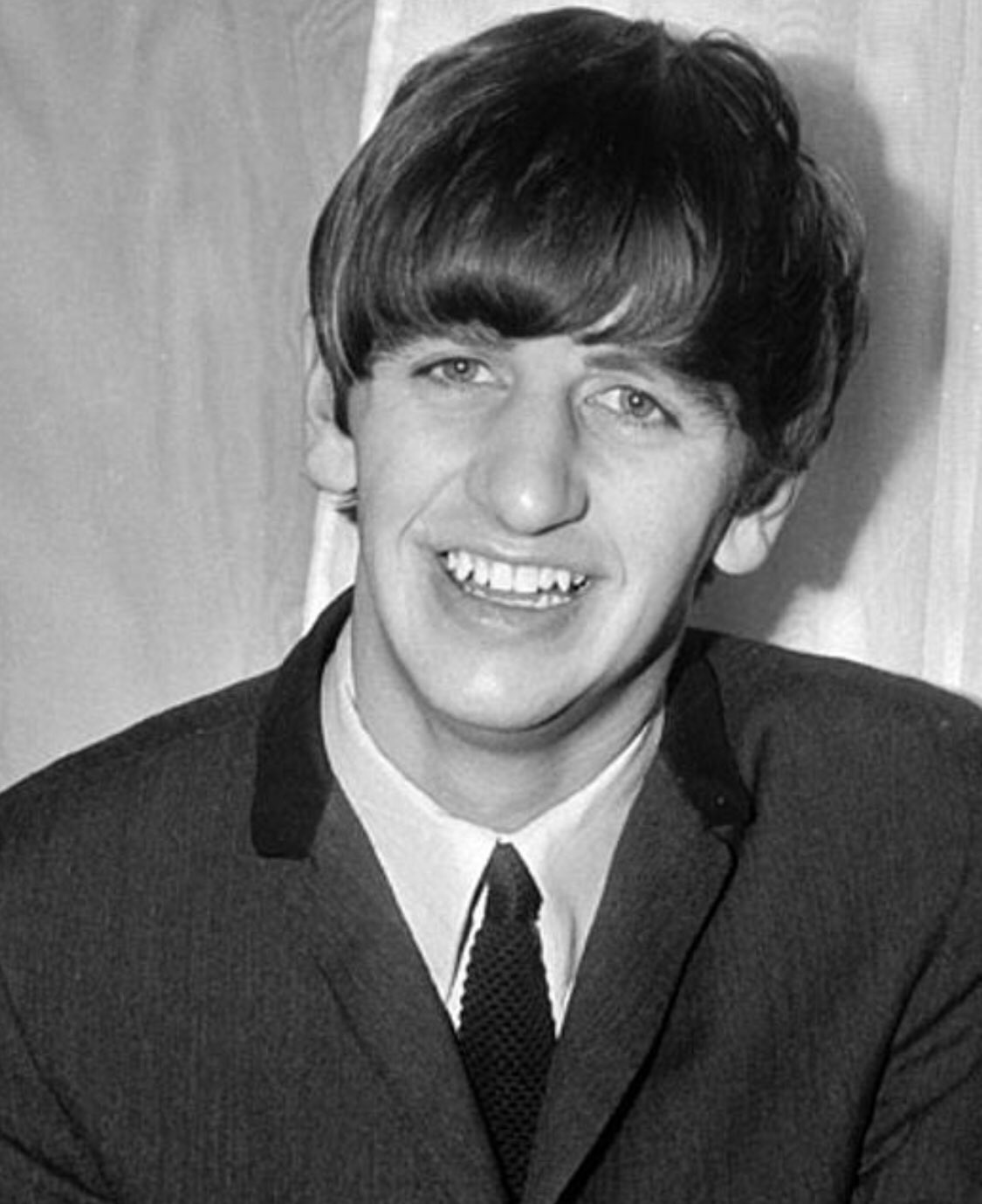 Iyaaa ... cannot believe I m saying these words, but here goes. HAPPY 80th BIRTHDAY RINGO STARR!!! 