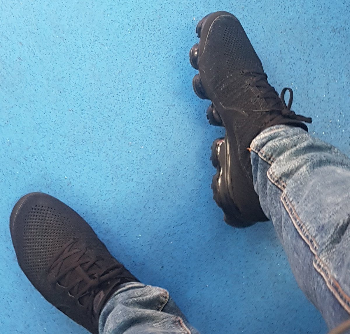 M_YousafAhmad's tweet photo. @MrsQuaye @IrregularChoice @claire6thompson @Ral_sez @TheDispenser1 @APharmacistDoll @RuthEdwards101 @RyanPharmilton @GhalibMK @LellyOboh @DianeLeicester Lovely @MrsQuaye 

Have another @Nike #flyknits #allblack #1stgeneration on today #shoecrew #day9 https://t.co/jBvS19xKzi