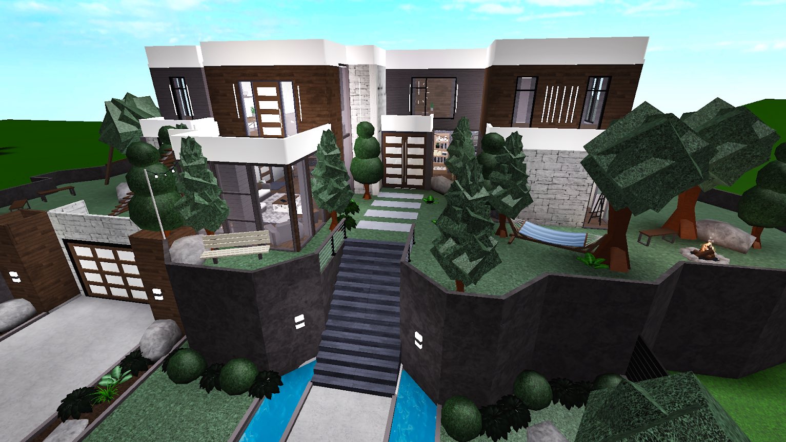 Building a HILLSIDE HOUSE in Bloxburg 