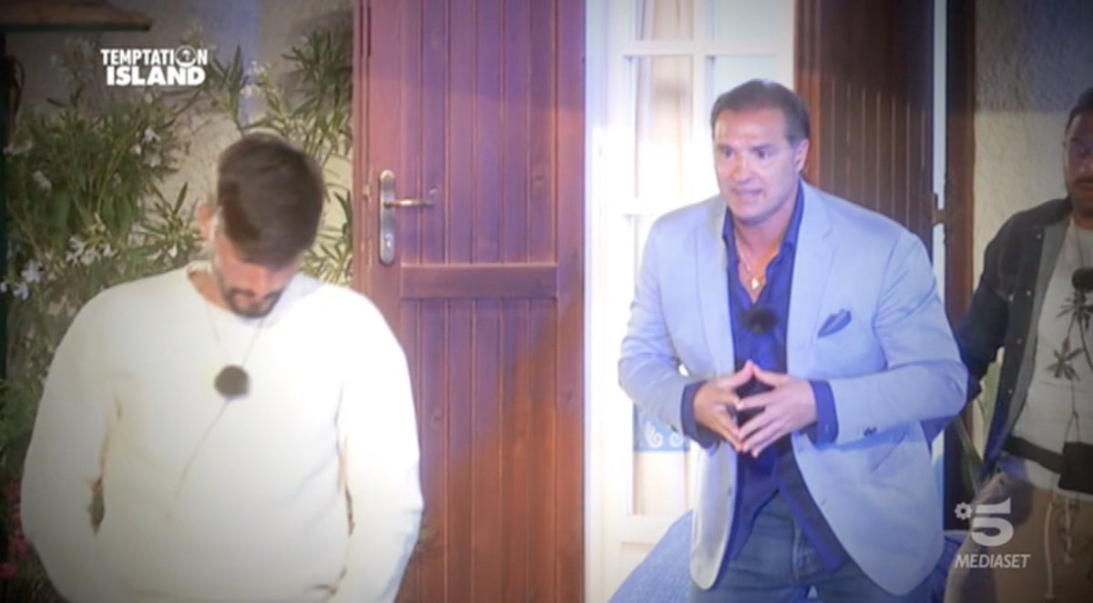 trash_italiano's tweet photo. NUOVA SHIP 😍❤️🧡💛💚💙 #TemptationIsland https://t.co/VEM3fFJmKt