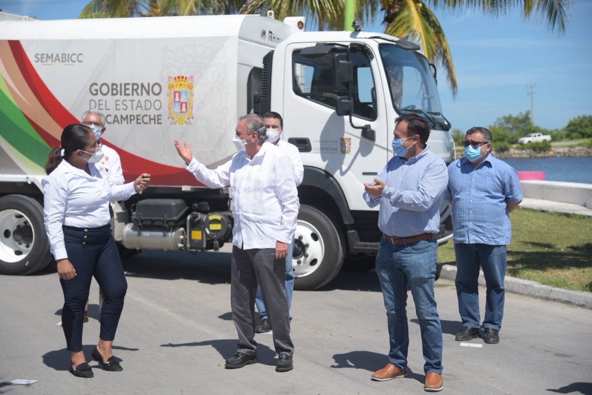 OscarRosasGlz's tweet photo. A Carmen lo construimos juntos. 🤝

En gira por el municipio de Carmen y acompañando a nuestro Gobernador @AysaGonzalez, se entregó un camión recolector de basura para la comunidad de Sabancuy. ♻️ 

Asimismo,los productores de Chicbul cuentan con nueva maquinaria agrícola.🚜🧑🏼‍🌾 https://t.co/D5aFYsYLgO