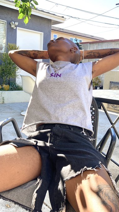 Fuck shaving https://t.co/OhUXNHdqSq