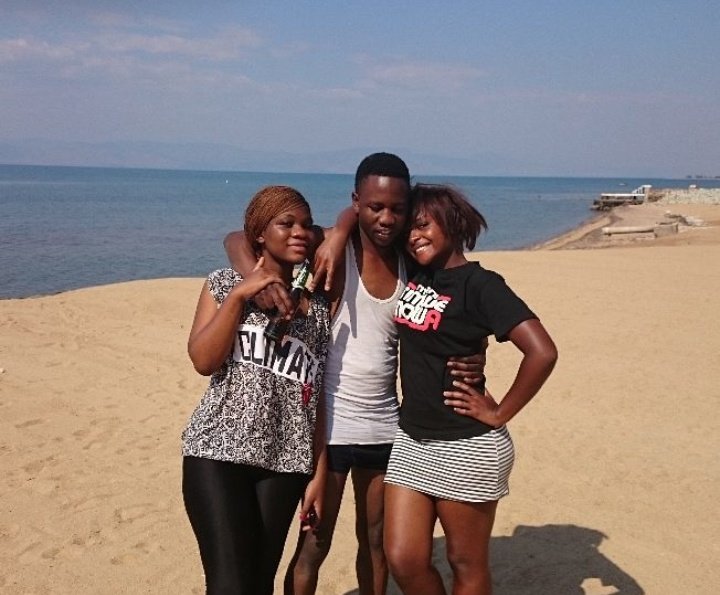 Nde Paja sun n sand imamangana, we are here having the time of our lives without a single care in the world ,( how would we pa bill yama merchant anyways) so the plan was that we would proceed to a cottage belonging to one of Docs friends