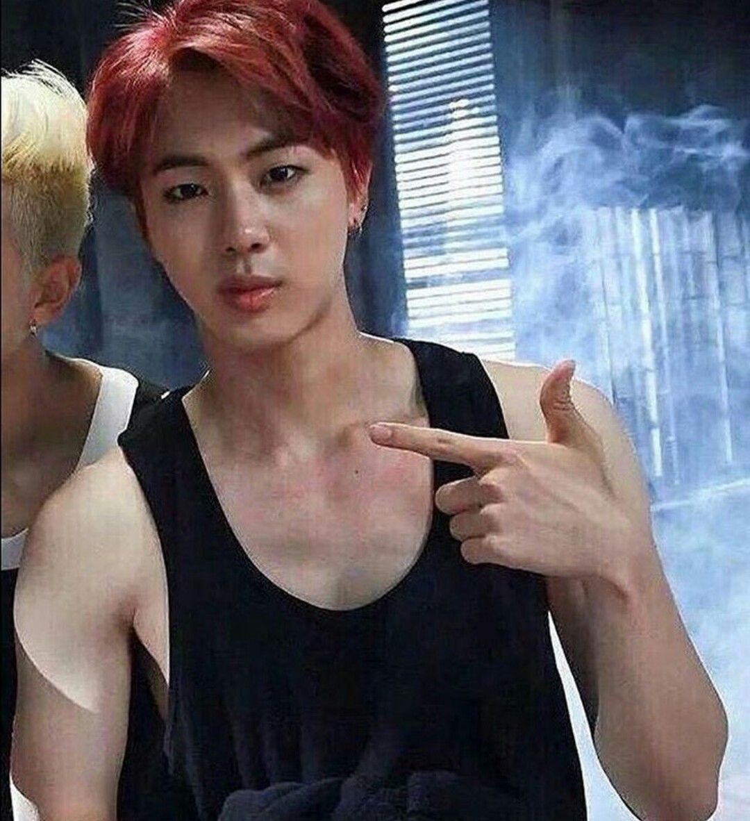 Also tiny shout out to his neck because 