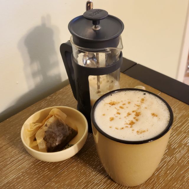Daily tea timeHazelnut cookie latteI'm finding that steaming milk with tea leaves before foaming is enough to fix the flavor imbalance between tea and foamed milk. This is hazelnut cookie black tea (tastes as good as it sounds) using that method.