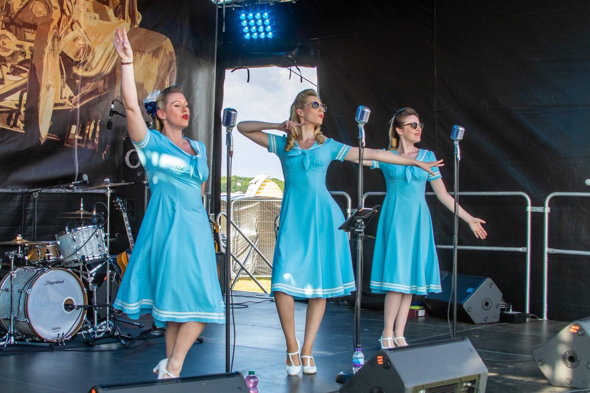 bluebirdbelles's tweet photo. We're over the moon with this evening's news that outdoor performances will be able to resume from this weekend! We can't wait get back to doing more of this...though we may be a little further apart than in these photos! 

We look forward to seeing your lovely faces soon 💙 https://t.co/B0DDrVi6kw