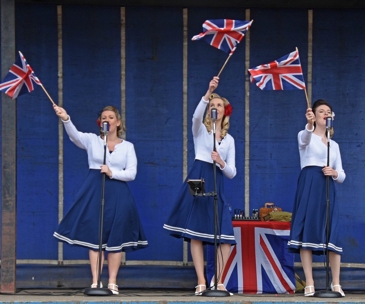 bluebirdbelles's tweet photo. We're over the moon with this evening's news that outdoor performances will be able to resume from this weekend! We can't wait get back to doing more of this...though we may be a little further apart than in these photos! 

We look forward to seeing your lovely faces soon 💙 https://t.co/B0DDrVi6kw