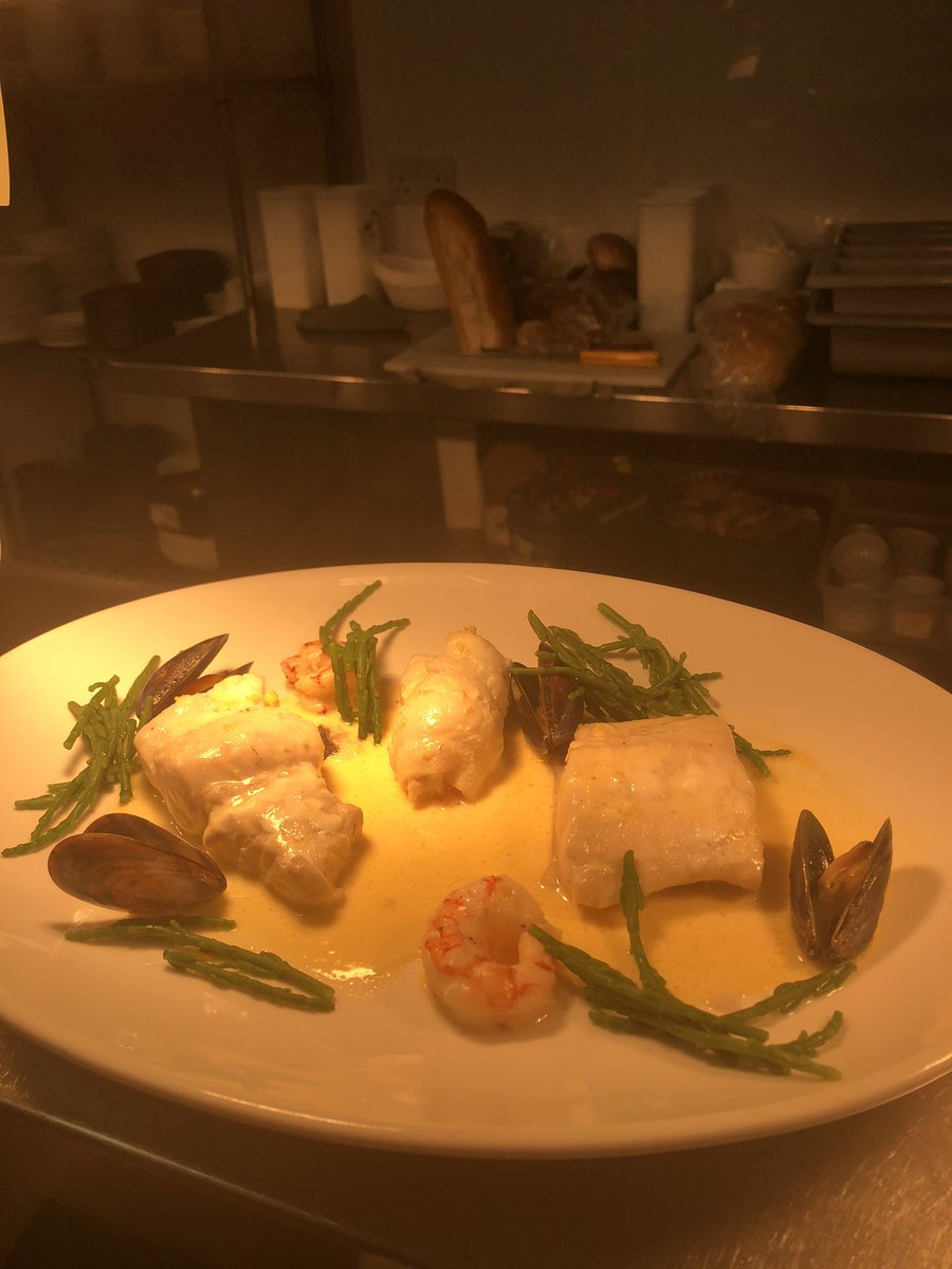 DooleysWatervi1's tweet photo. Trio of fresh seafood tonight’s special #visitwaterville #wildatlanticway #ringofkerry #letwatervilleblowyouaway #watervilleireland #tourismireland #failteireland #localseafood #atlanticviews #bordbia #staycation#socialdistancing https://t.co/aUnY3PCQNH