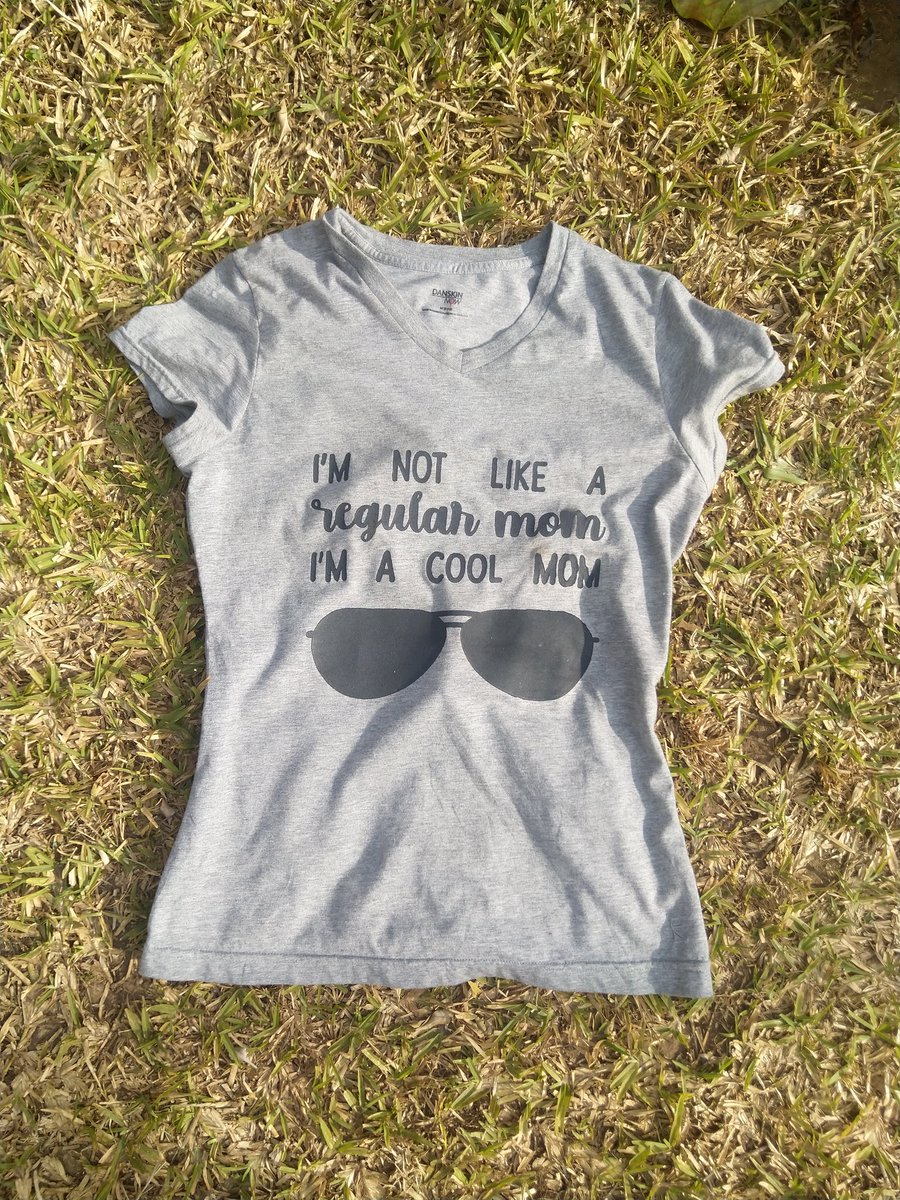 Tshirtguy5's tweet photo. To all the moms out there, get your own customised unique design and shine. Available in Blantyre and delivering🚚 too.

#momlife #mommy #tees #tshirts #customtshirts #customtees #casualstyles https://t.co/02IYgcPAAr