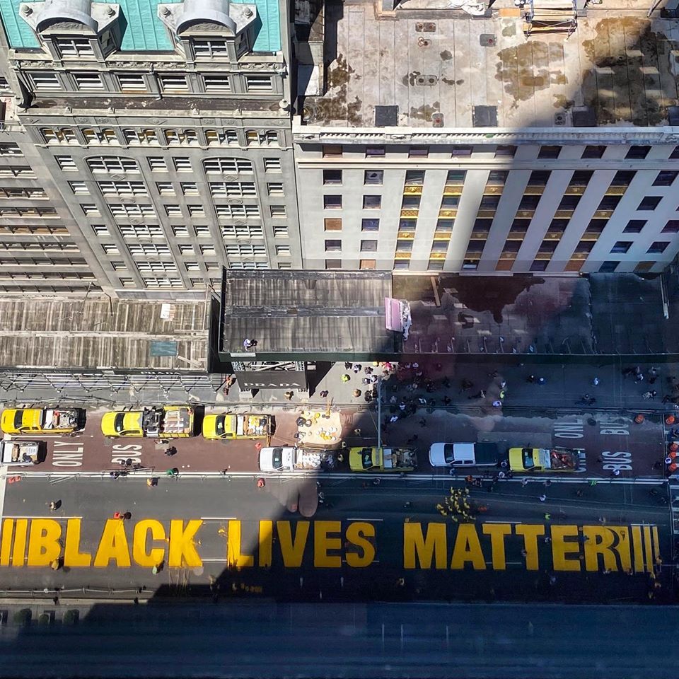 Tweetsofmyown's tweet photo. WE 💟 NEW YORK!
💪
#BLM #BlackLivesMatter #Diversity #Inclusion #NYC #TrumpTaxes #TrumpMeltdown #TrumpVirus #NYStrong 
#FifthAve 

Photo: @NYCMayor @nycgov https://t.co/pgIRHi5KzQ