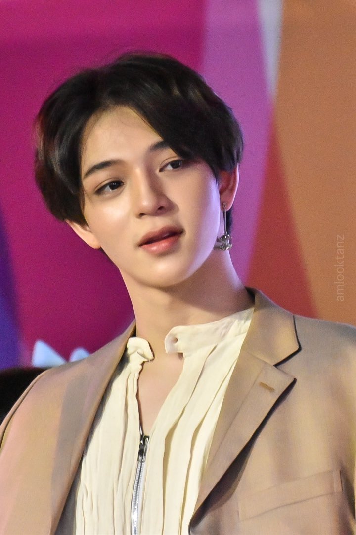AMlooktanz's tweet photo. สวยหล่อในคนเดียว 👍🏻

#บาสเด็กอ้วนที่แท้จริง
#SB5xIdolExchange https://t.co/qGxbjsCKaY